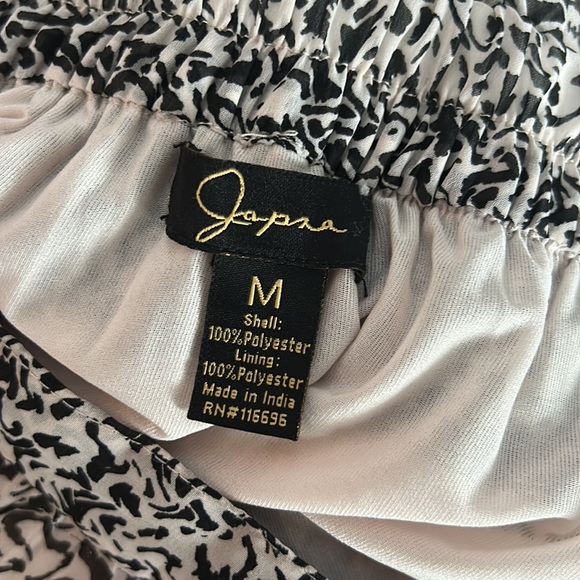 Dusty pink and black pleaded skirt - Picture 3 of 3